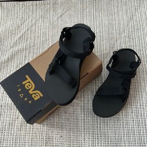 Teva Flatform Sandals in Black, Platform Velcro Sandals